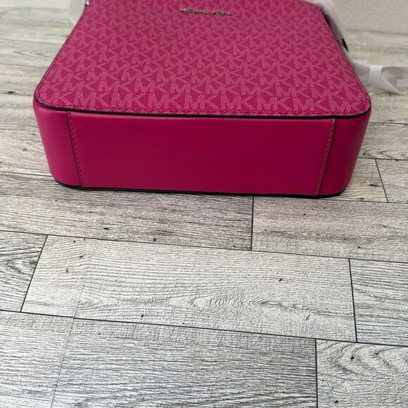 Michael Kors Jet Set Signature Logo Messenger Bag NWT - Picture 9 of 13